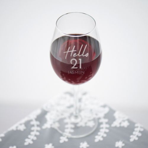 Wijnglas graveren hello 21