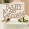 Houten taarttopper Baby in Bloom Ginger Ray