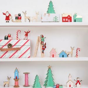 Houten adventskalender kerstdorp in luxe koffertje Meri Meri