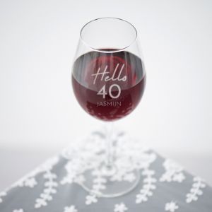 Wijnglas graveren hello 40